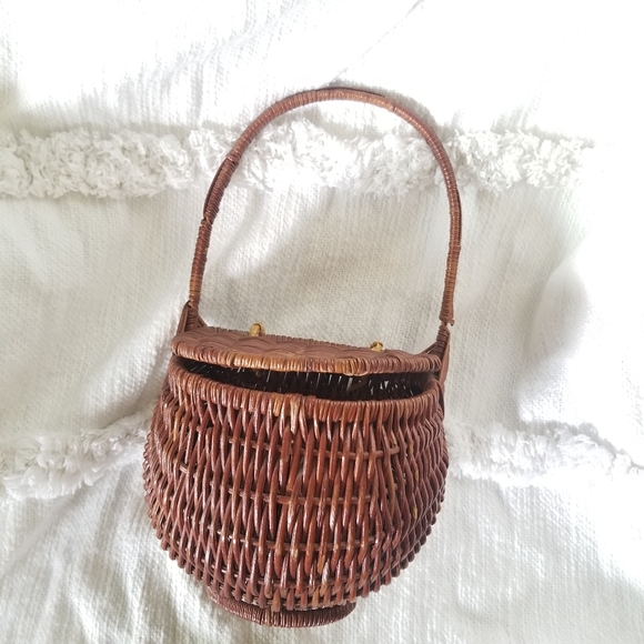 Vintage Other - Vintage boho woven wall pocket basket with lid